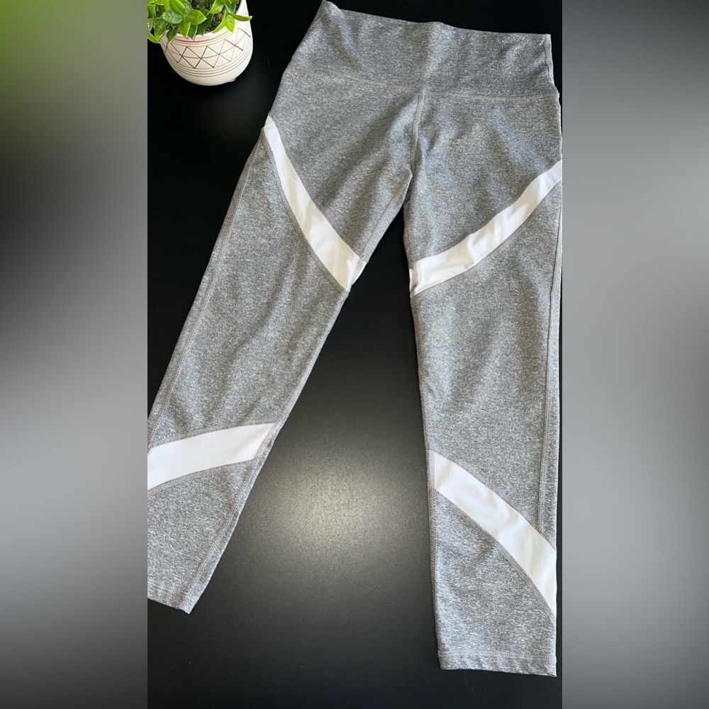 Aerie Women's Mesh Panel Cropped Athletic Leggings Medium Gray & White NWOT